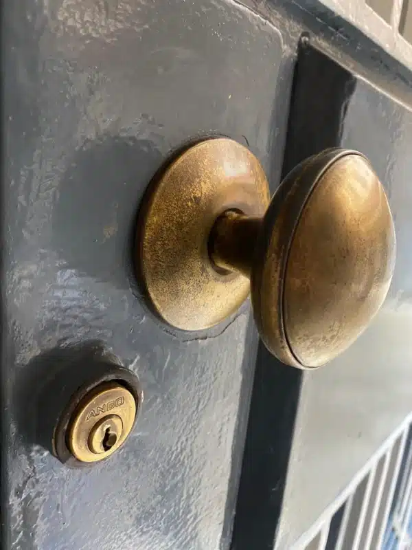 poingné porte d'exterieur